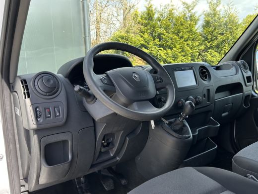 Renault Master T35 2.3 dCi 131 PK / L2H2 / 1e EIG. / AIRCO / CRUISE / NAVI / IMPERIAAL / TREKHAAK ActivLease financial lease