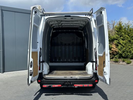 Renault Master T35 2.3 dCi 131 PK / L2H2 / 1e EIG. / AIRCO / CRUISE / NAVI / IMPERIAAL / TREKHAAK ActivLease financial lease