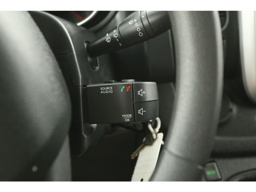 Renault Trafic 1.6 dCi T29 L1H1 Airco Cruise Navi PDC 2xSchuifdeur 3 Persoons Elektrpakket ActivLease financial lease