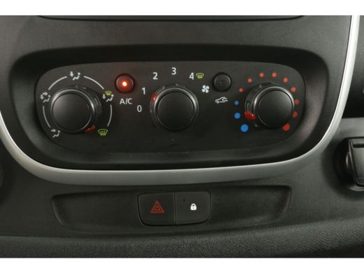 Renault Trafic 1.6 dCi T29 L1H1 Airco Cruise Navigatie PDC 3 Persoons Elektrpakket Schuifdeur ActivLease financial lease