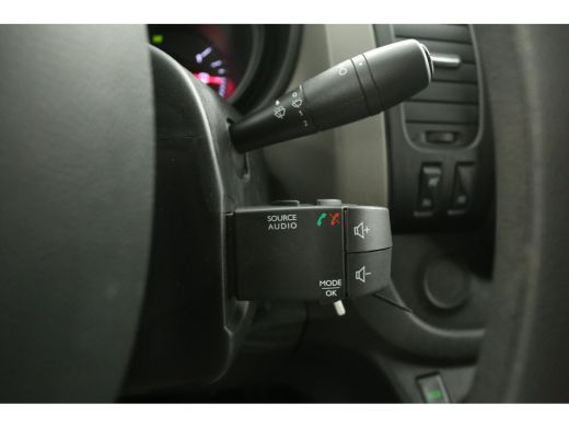 Renault Trafic 1.6 dCi T29 L1H1 Airco Cruise Navigatie PDC 3 Persoons Elektrpakket Schuifdeur ActivLease financial lease