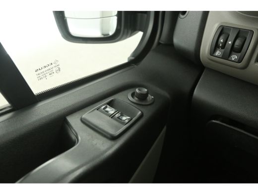 Renault Trafic 1.6 dCi T29 L1H1 Airco Cruise Navigatie PDC 3 Persoons Elektrpakket Schuifdeur ActivLease financial lease