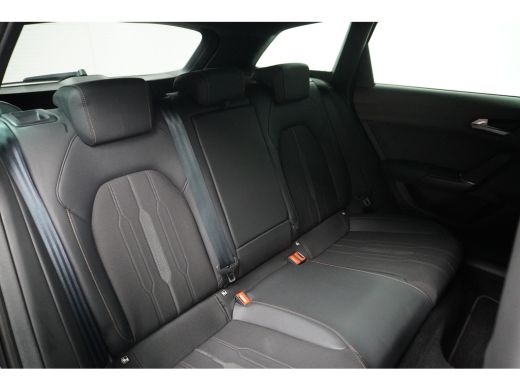 Seat Leon Sportstourer 1.4 e-Hybrid Black Edition | TREKHAAK | CAMERA | NAVIGATIE | ELEKTR. A. KLEP | STUUR + STOELVERW. ActivLease financial lease
