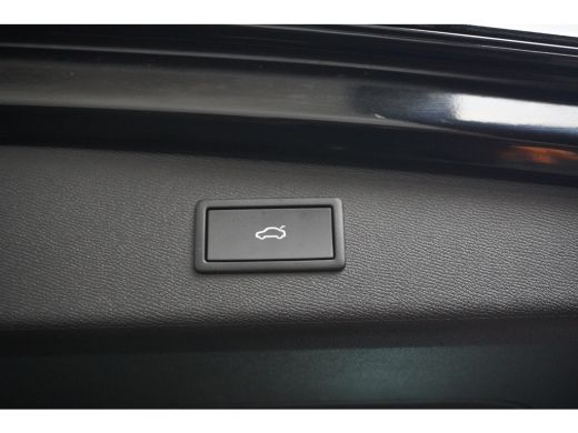 Seat Leon Sportstourer 1.4 e-Hybrid Black Edition | TREKHAAK | CAMERA | NAVIGATIE | ELEKTR. A. KLEP | STUUR + STOELVERW. ActivLease financial lease