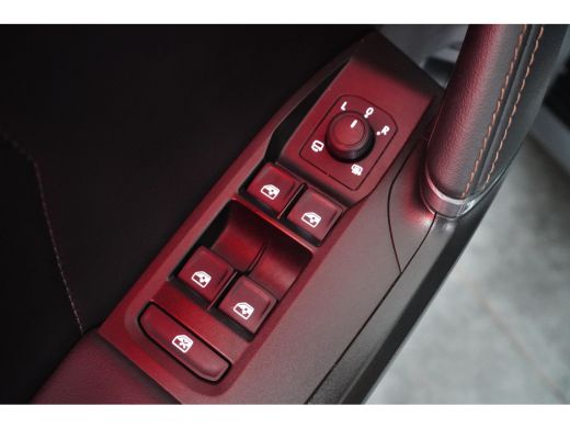 Seat Leon Sportstourer 1.4 e-Hybrid Black Edition | TREKHAAK | CAMERA | NAVIGATIE | ELEKTR. A. KLEP | STUUR + STOELVERW. ActivLease financial lease
