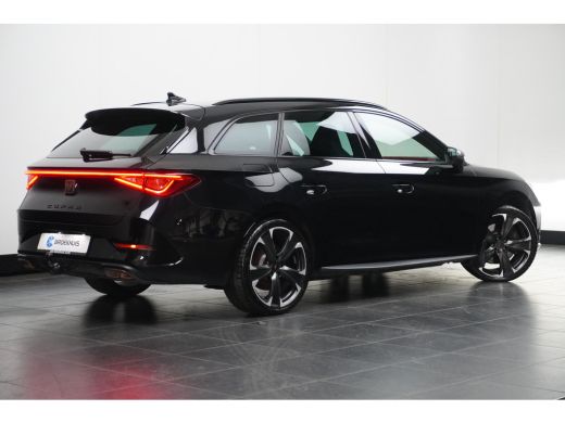Seat Leon Sportstourer 1.4 e-Hybrid Black Edition | TREKHAAK | CAMERA | NAVIGATIE | ELEKTR. A. KLEP | STUUR + STOELVERW. ActivLease financial lease