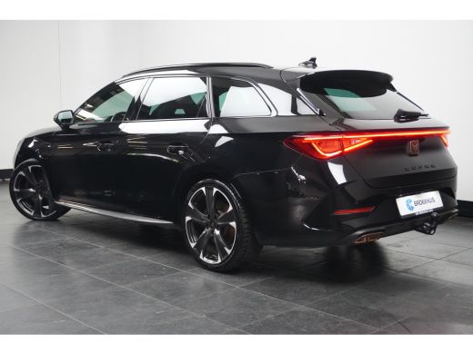 Seat Leon Sportstourer 1.4 e-Hybrid Black Edition | TREKHAAK | CAMERA | NAVIGATIE | ELEKTR. A. KLEP | STUUR + STOELVERW. ActivLease financial lease