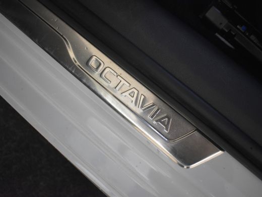 Skoda Octavia Combi 1.4 TSI iV PHEV Business Edition Plus 204pk | Lederen bekleding | Trekhaak | Stoelventilati... ActivLease financial lease