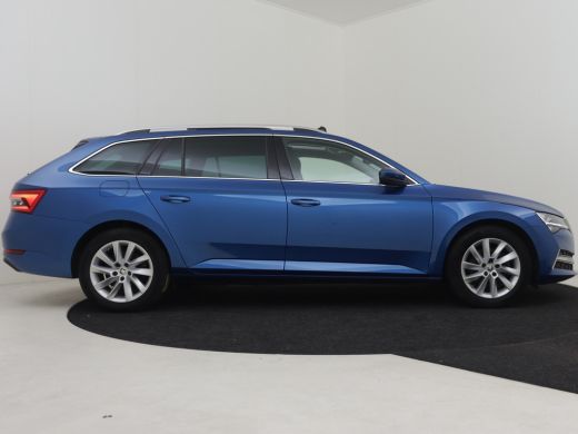 Skoda Superb Combi 1.4 TSI iV Business Edition Plus 218pk | Trekhaak | Panorama dak | 360 camera | Park assist... ActivLease financial lease