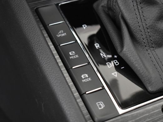 Skoda Superb Combi 1.4 TSI iV Business Edition Plus 218pk | Trekhaak | Panorama dak | 360 camera | Park assist... ActivLease financial lease