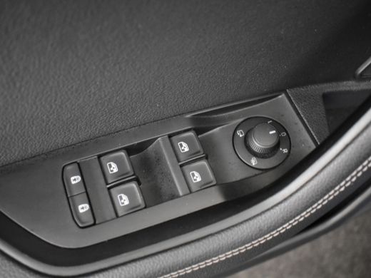 Skoda Superb Combi 1.4 TSI iV Business Edition Plus 218pk | Trekhaak | Panorama dak | 360 camera | Park assist... ActivLease financial lease