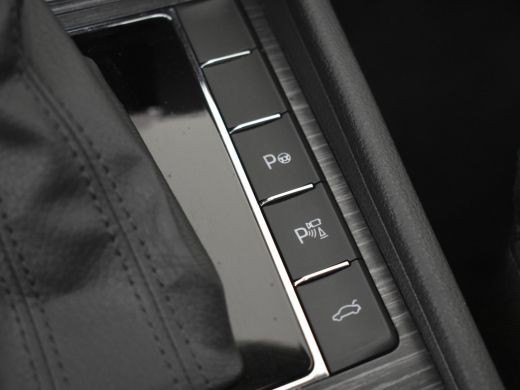Skoda Superb Combi 1.4 TSI iV Business Edition Plus 218pk | Trekhaak | Panorama dak | 360 camera | Park assist... ActivLease financial lease