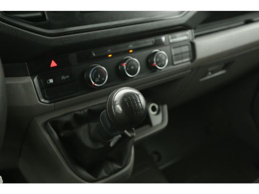 Volkswagen Crafter 35 2.0 TDI L3H3 177PK 3500KG Trekgew. Airco Cruise 3 Persoons Elektrpakket Trekhaak ActivLease financial lease