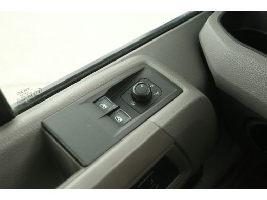 Volkswagen Crafter 35 2.0 TDI L3H3 177PK 3500KG Trekgew. Airco Cruise 3 Persoons Elektrpakket Trekhaak ActivLease financial lease