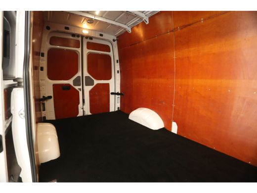 Volkswagen Crafter 35 2.0 TDI L3H3 177PK 3500KG Trekgew. Airco Cruise 3 Persoons Elektrpakket Trekhaak ActivLease financial lease