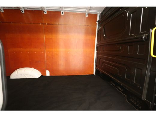 Volkswagen Crafter 35 2.0 TDI L3H3 177PK 3500KG Trekgew. Airco Cruise 3 Persoons Elektrpakket Trekhaak ActivLease financial lease