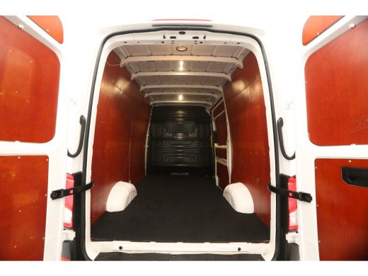 Volkswagen Crafter 35 2.0 TDI L3H3 177PK 3500KG Trekgew. Airco Cruise 3 Persoons Elektrpakket Trekhaak ActivLease financial lease