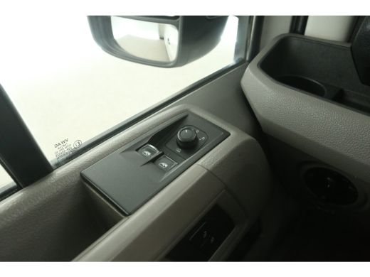 Volkswagen Crafter 35 2.0 TDI L3H3 177PK 3500KG Trekgew. Werkbus Airco Camera Carplay Cruise 3 Persoons Imperiaal Tr... ActivLease financial lease