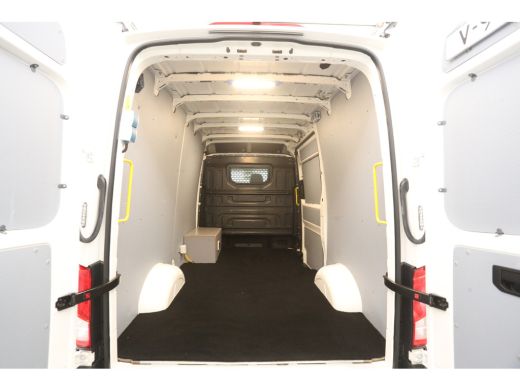 Volkswagen Crafter 35 2.0 TDI L3H3 177PK 3500KG Trekgew. Werkbus Airco Camera Carplay Cruise 3 Persoons Imperiaal Tr... ActivLease financial lease