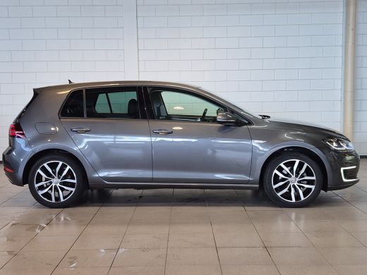 Volkswagen e-Golf E Golf Bekleding leder | Camera | Stoelverwarming | LED | Voorruit verwarming | ActivLease financial lease