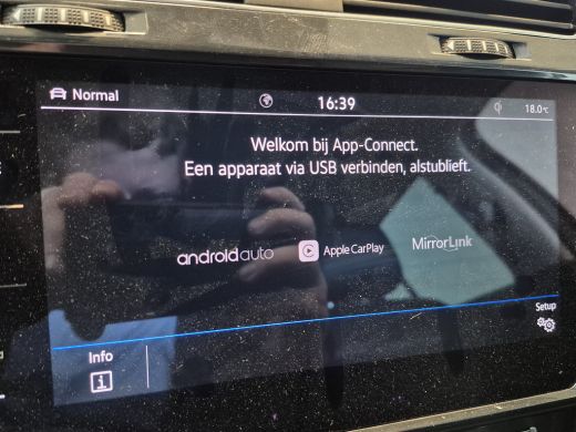 Volkswagen e-Golf E Golf Bekleding leder | Camera | Stoelverwarming | LED | Voorruit verwarming | ActivLease financial lease