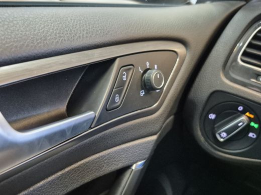 Volkswagen e-Golf E Golf Bekleding leder | Camera | Stoelverwarming | LED | Voorruit verwarming | ActivLease financial lease