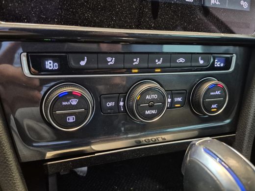Volkswagen e-Golf E Golf Bekleding leder | Camera | Stoelverwarming | LED | Voorruit verwarming | ActivLease financial lease