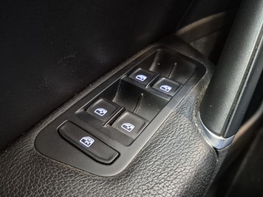 Volkswagen e-Golf E Golf Bekleding leder | Camera | Stoelverwarming | LED | Voorruit verwarming | ActivLease financial lease