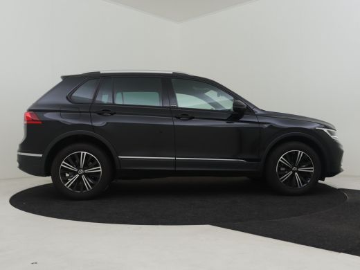 Volkswagen Tiguan 1.4 TSI eHybrid Active 245pk | Head up display | Extra getinte ramen | Adaptief cruise control | ... ActivLease financial lease