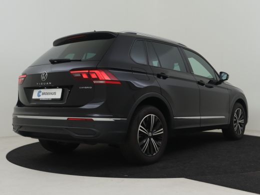 Volkswagen Tiguan 1.4 TSI eHybrid Active 245pk | Head up display | Extra getinte ramen | Adaptief cruise control | ... ActivLease financial lease