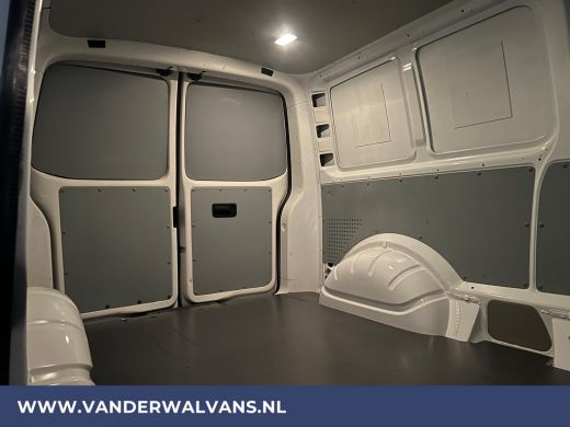 Volkswagen Transporter 2.0 TDI L2H1 Euro6 Airco | Navigatie | Cruisecontrol | Trekhaak | Leder stuurwiel Parkeersensoren ActivLease financial lease