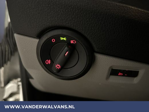 Volkswagen Transporter 2.0 TDI L2H1 Euro6 Airco | Navigatie | Cruisecontrol | Trekhaak | Leder stuurwiel Parkeersensoren ActivLease financial lease
