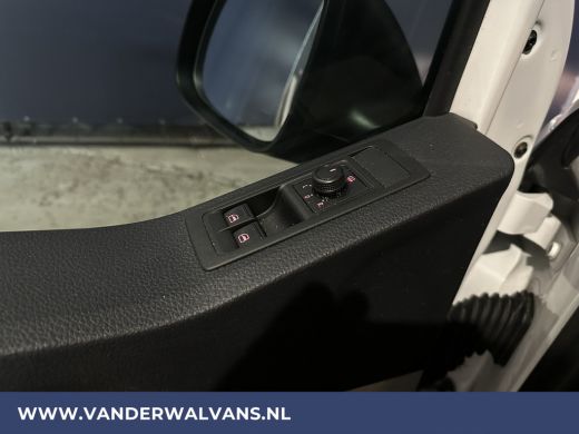 Volkswagen Transporter 2.0 TDI L2H1 Euro6 Airco | Navigatie | Cruisecontrol | Trekhaak | Leder stuurwiel Parkeersensoren ActivLease financial lease