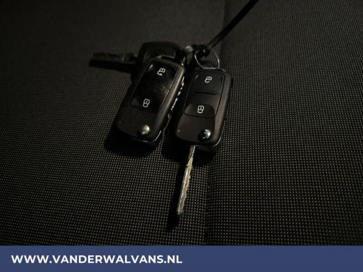 Volkswagen Transporter 2.0 TDI L2H1 Euro6 Airco | Navigatie | Cruisecontrol | Trekhaak | Leder stuurwiel Parkeersensoren ActivLease financial lease