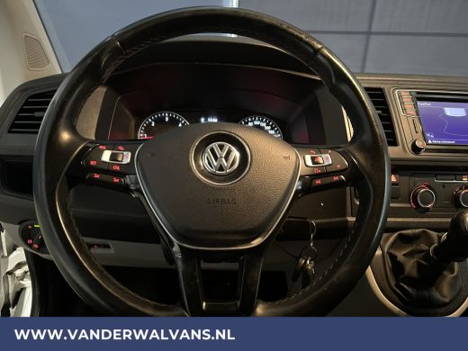 Volkswagen Transporter 2.0 TDI L2H1 Euro6 Airco | Navigatie | Cruisecontrol | Trekhaak | Leder stuurwiel Parkeersensoren ActivLease financial lease