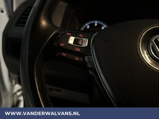 Volkswagen Transporter 2.0 TDI L2H1 Euro6 Airco | Navigatie | Cruisecontrol | Trekhaak | Leder stuurwiel Parkeersensoren ActivLease financial lease