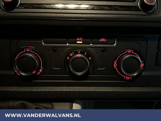 Volkswagen Transporter 2.0 TDI L2H1 Euro6 Airco | Navigatie | Cruisecontrol | Trekhaak | Leder stuurwiel Parkeersensoren ActivLease financial lease