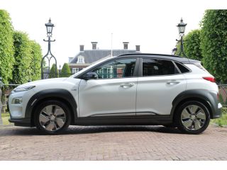 Hyundai KONA EV Premium 64 kWh | LEDER | CAMERA | ADATIPVE CRUISE | STOELVERW + VERKOELING! | HEAD-UP | FULL O...
