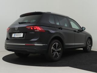 Volkswagen Tiguan 1.4 TSI eHybrid Active 245pk | Head up display | Extra getinte ramen | Adaptief cruise control | ...
