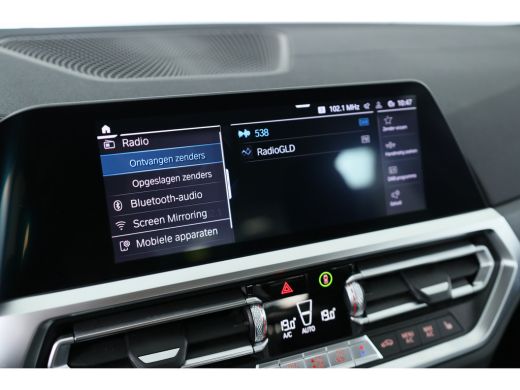 BMW 3-serie 330e eDrive Edition | Leder | Led | Stoelverwarming | 18 inch | Camera | Dodehoek Detector | 18 I... ActivLease financial lease