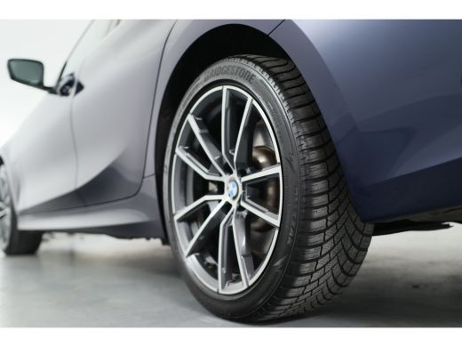 BMW 3-serie 330e eDrive Edition | Leder | Led | Stoelverwarming | 18 inch | Camera | Dodehoek Detector | 18 I... ActivLease financial lease