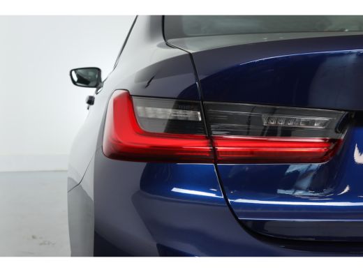 BMW 3-serie 330e eDrive Edition | Leder | Led | Stoelverwarming | 18 inch | Camera | Dodehoek Detector | 18 I... ActivLease financial lease