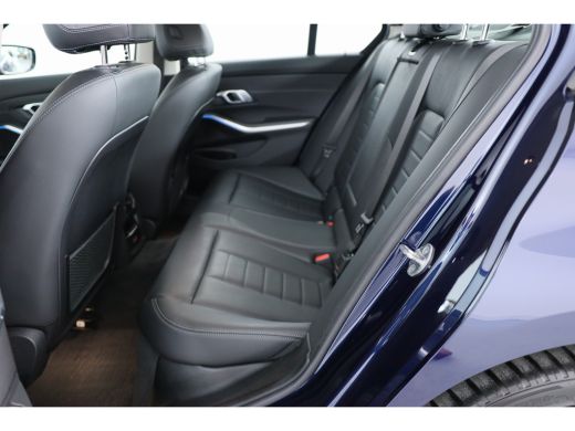 BMW 3-serie 330e eDrive Edition | Leder | Led | Stoelverwarming | 18 inch | Camera | Dodehoek Detector | 18 I... ActivLease financial lease