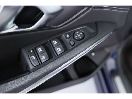 BMW 3-serie 330e eDrive Edition | Leder | Led | Stoelverwarming | 18 inch | Camera | Dodehoek Detector | 18 I... ActivLease financial lease
