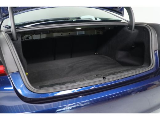 BMW 3-serie 330e eDrive Edition | Leder | Led | Stoelverwarming | 18 inch | Camera | Dodehoek Detector | 18 I... ActivLease financial lease