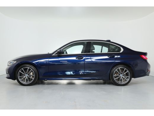 BMW 3-serie 330e eDrive Edition | Leder | Led | Stoelverwarming | 18 inch | Camera | Dodehoek Detector | 18 I... ActivLease financial lease