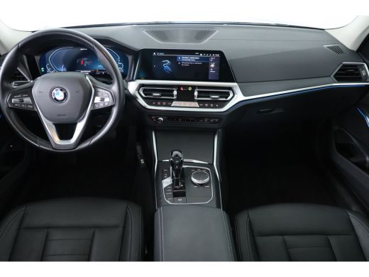 BMW 3-serie 330e eDrive Edition | Leder | Led | Stoelverwarming | 18 inch | Camera | Dodehoek Detector | 18 I... ActivLease financial lease
