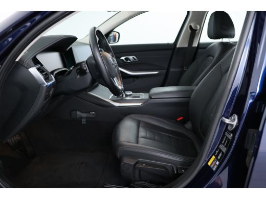 BMW 3-serie 330e eDrive Edition | Leder | Led | Stoelverwarming | 18 inch | Camera | Dodehoek Detector | 18 I... ActivLease financial lease