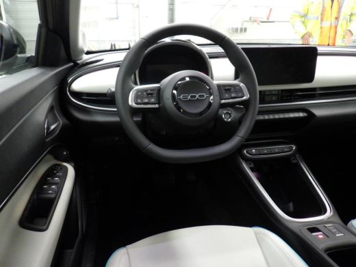 Fiat 600E La Prima 54 kWh 3 Fase (NIEUW!) | Vol-Leder | Massage | Elektr. Achterklep | Climate Control | El... ActivLease financial lease