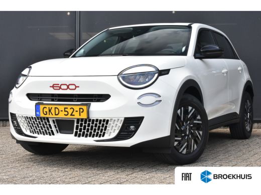 Fiat 600E RED 54 kWh 3 Fase | Navigatie by App | Parkeersensoren | Climate Control | Full-LED | Apple Carpl... Fiat 600E RED 54 kWh 3 Fase | Navigatie by App | Parkeersensoren | Climate Control | Full-LED | Apple Carpl...